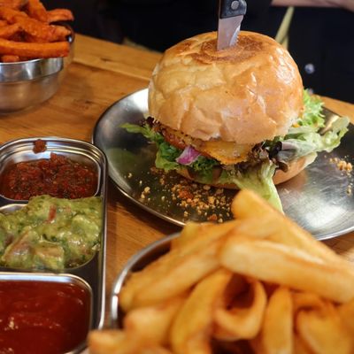 Heroes Premium Burgers interior