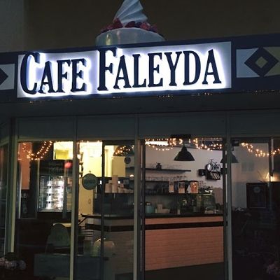 Faleyda / Frozen Yogurt & Bubble Waffel interior