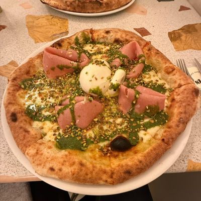 Slap Pizza Frankfurt interior
