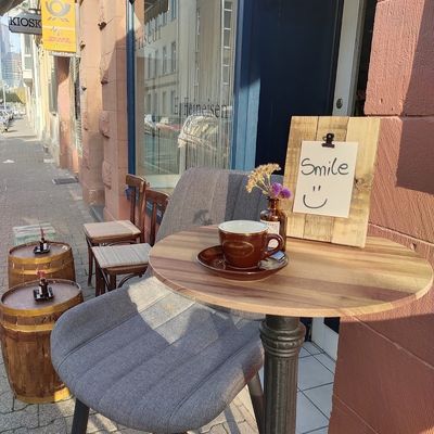 Le Petit Café interior