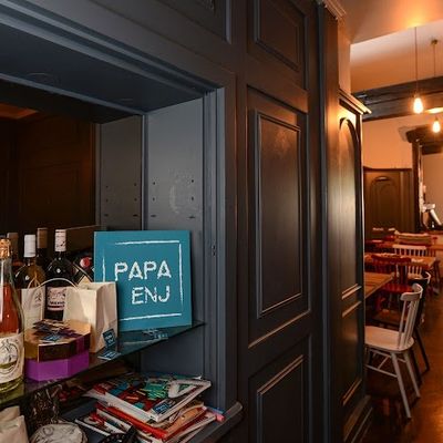 Papa Enj. interior